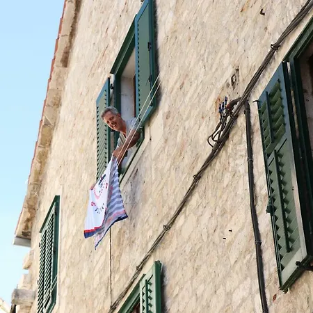 Bygrace アパート *